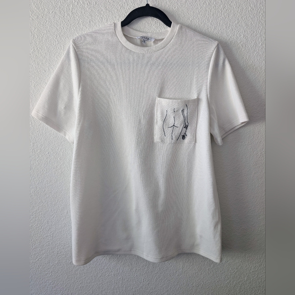 Sabo Skirt White Tee with Artistic Pocket